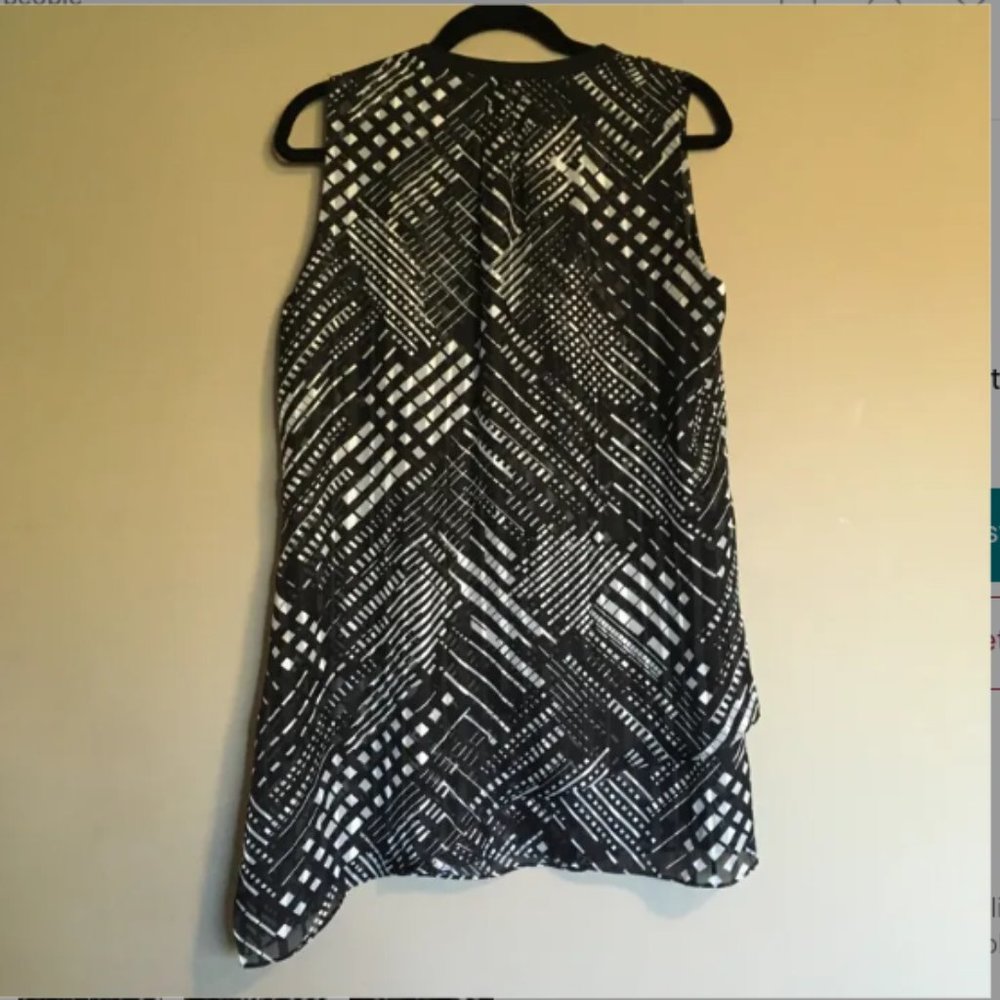 Abstract Print Sleeveless Blouse - Large Petite - Picture 2 of 8